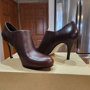 Cole Haan Women's Chestnut Leather High Heel Side Zip Bootie Size10B Never worn